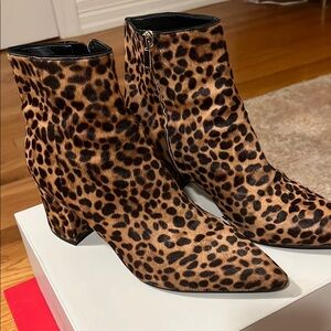Marc Fisher JARLILY POINTY ANKLE BOOTIE, Leopard pony hair booties
